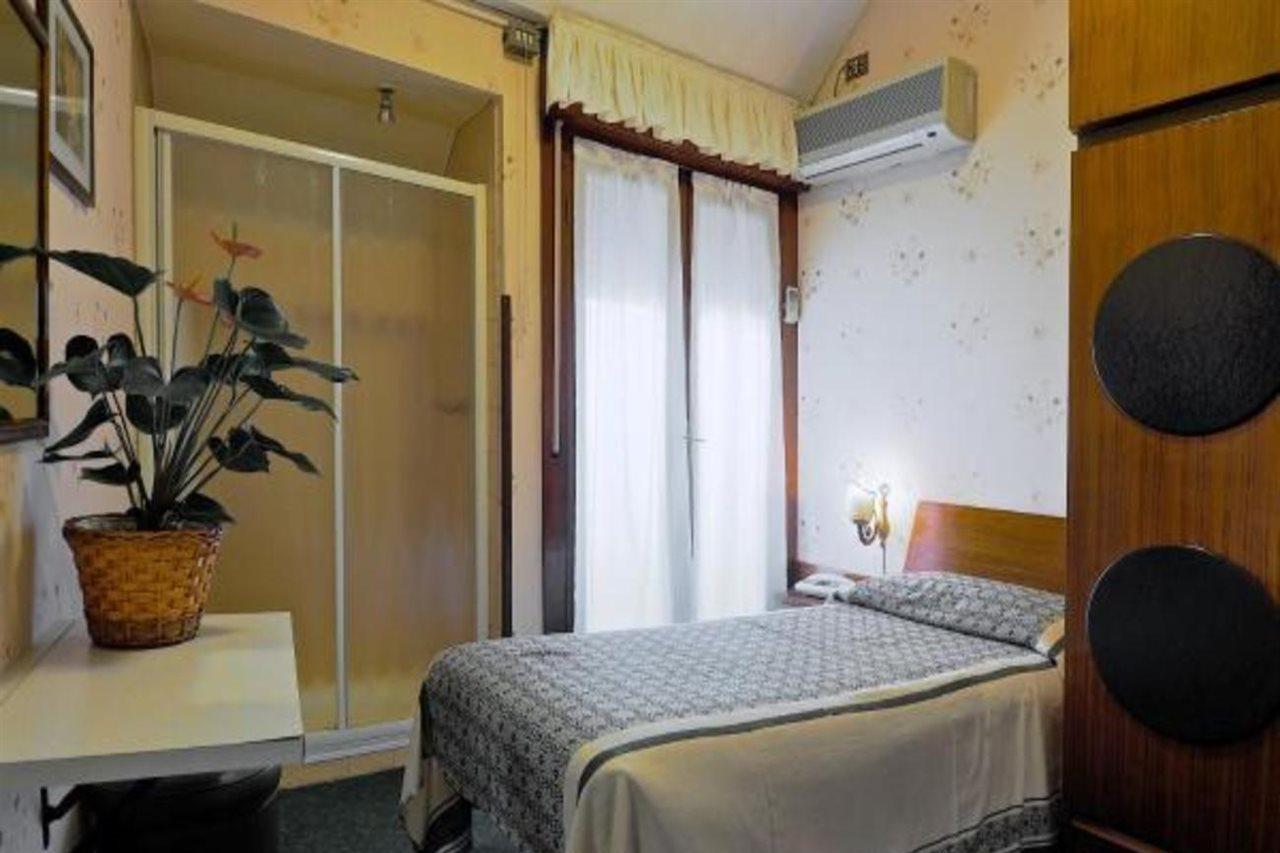 London Hotel Milan Exterior photo